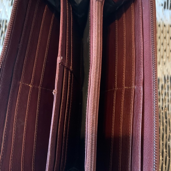 Elegant Brown Leather Wristlet - Picture 4 of 7